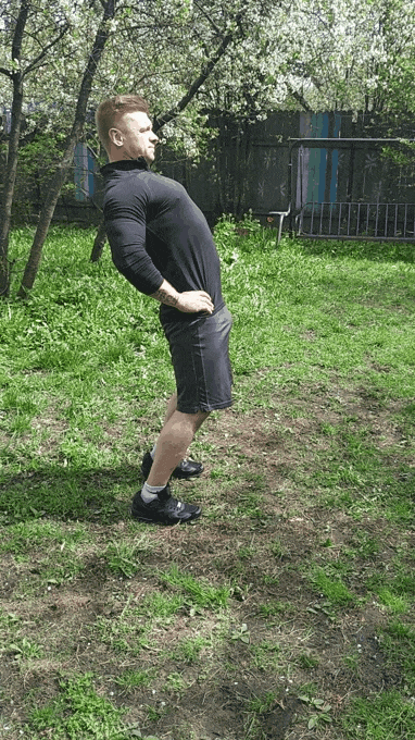 Наклоны туловища. Амплитуду выбираем по своим силам. Назад делаем небольшой прогиб.