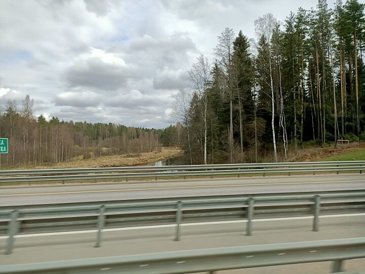 Речка Валдайка. Вид из окна автобуса. Фото автора.