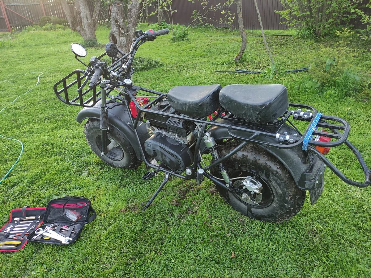 2 полноценных места, плюс багажник, фаркоп для прицепа