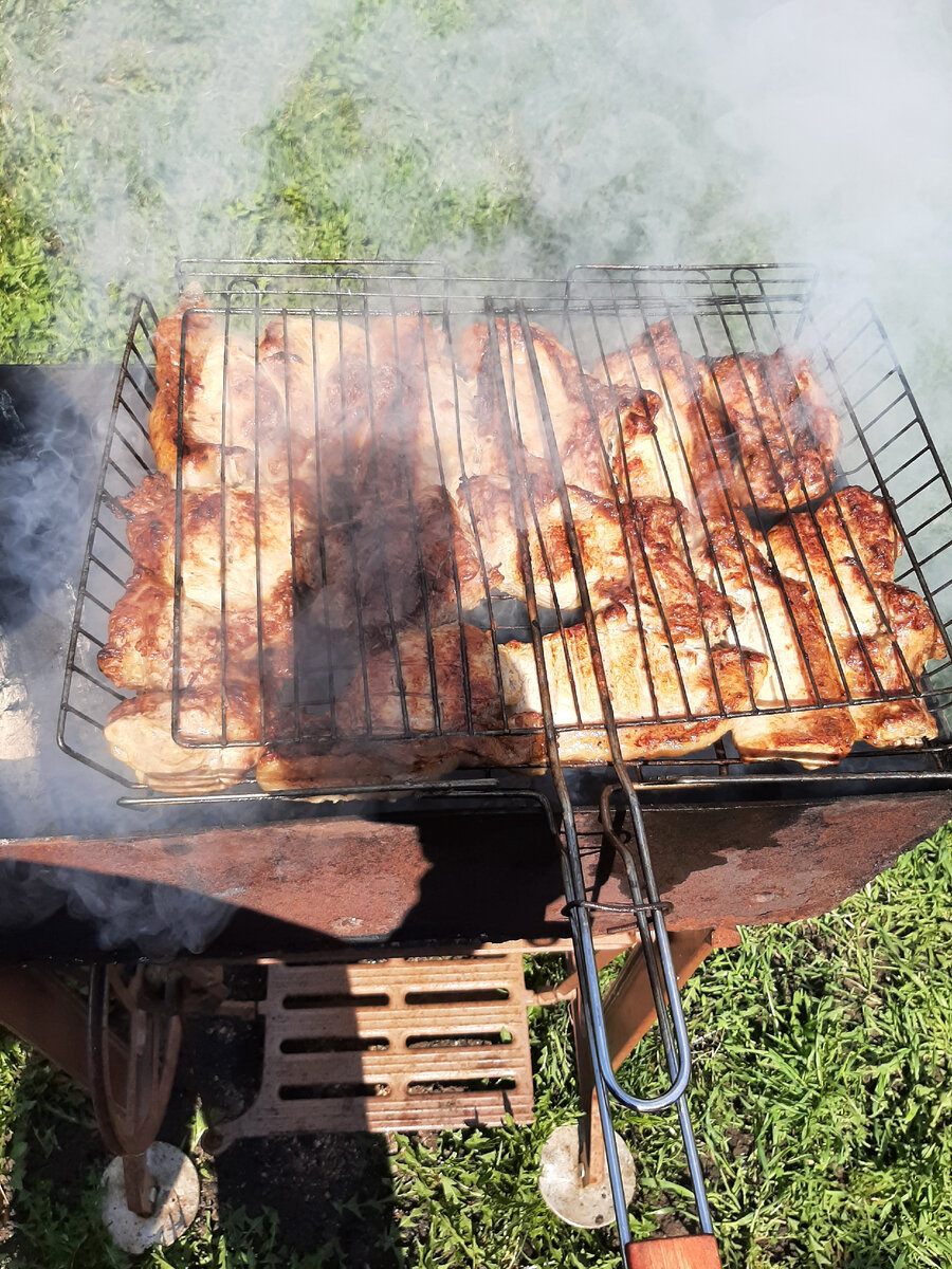 шашлыки во дворе