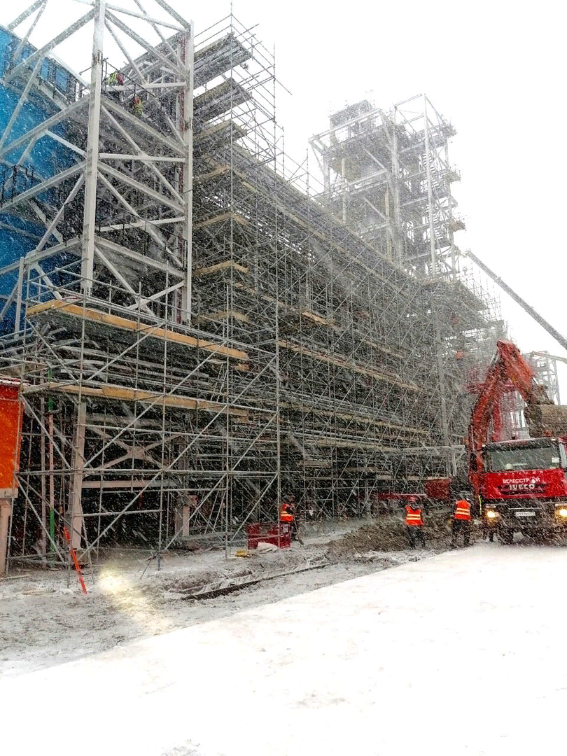 Ямал СПГ компания ПОЛАТИ устанавливает сложные строительные конструкции