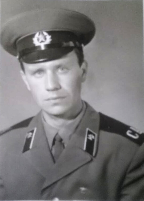 Столяров Николай друг детства и юности