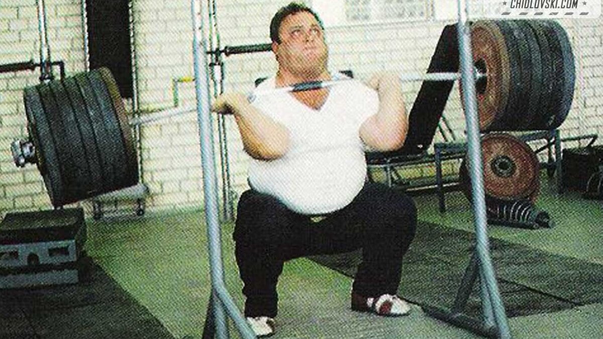 Владимир Марчук приседал со штангой на груди более 300 кг.