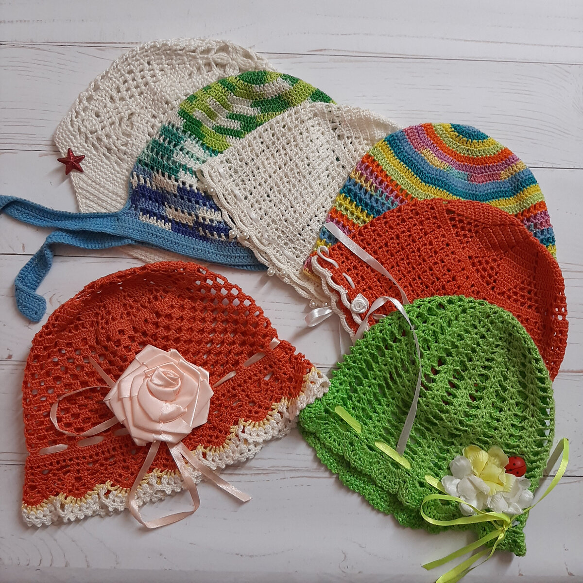 Летний " провинциальный" ассортимент, хлопковые панамки и шапочки.