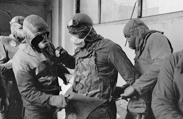   Печально известная авария на Чернобыльской АЭС произошла в конце апреля 1986 года. В первые дни после трагедии на больничных койках оказались тысячи людей.