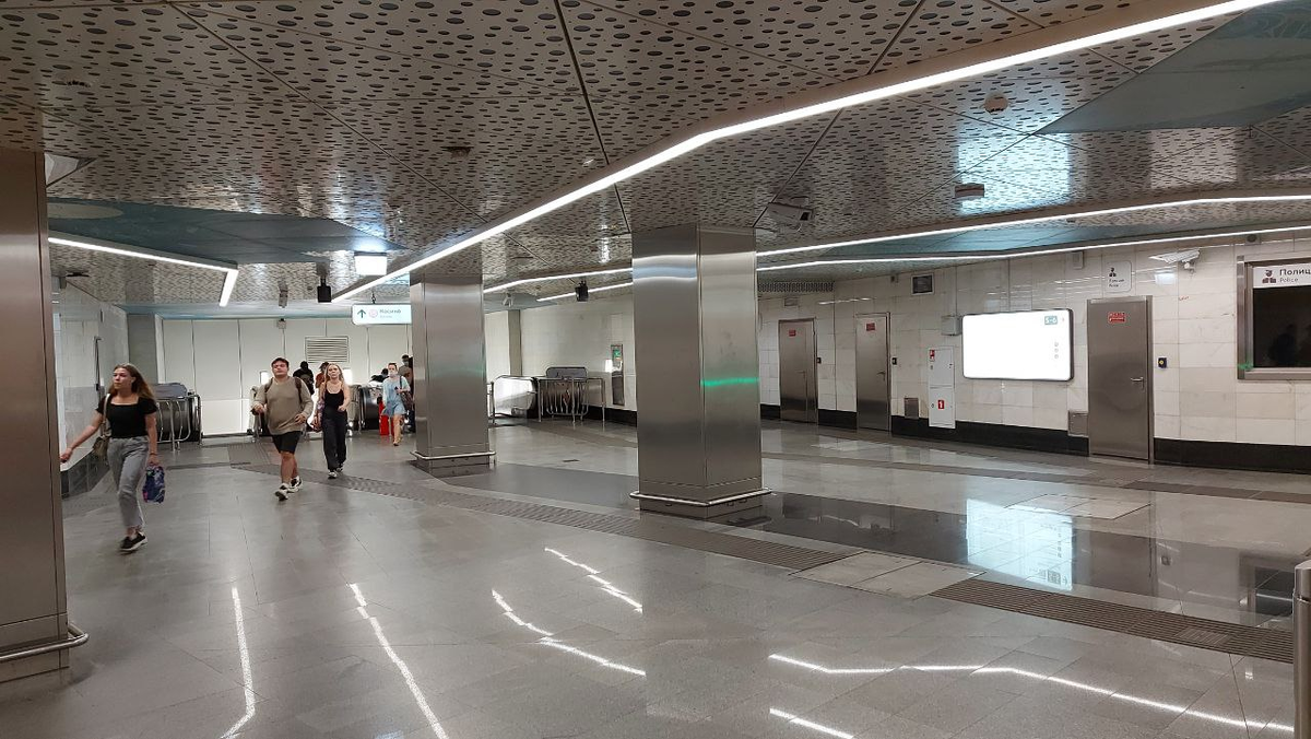 Выход к эскалаторам 