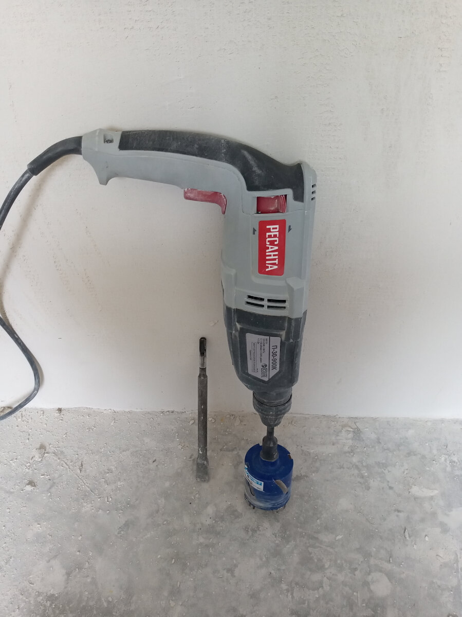 Недорогой но мощный перфоратор Ресанта.