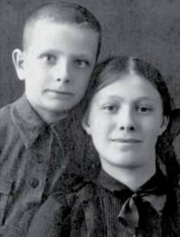 Галя и Юрий в детстве (дети)