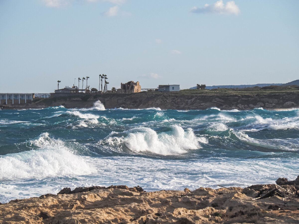 Берега у храма Святого Филона
