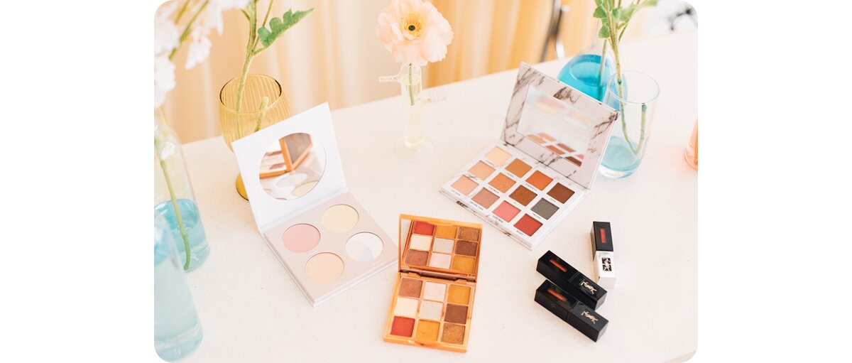 Современный макияж оперирует огромным количеством материалов и способов. Чтобы разобраться в этом, требуется немало упорства. 