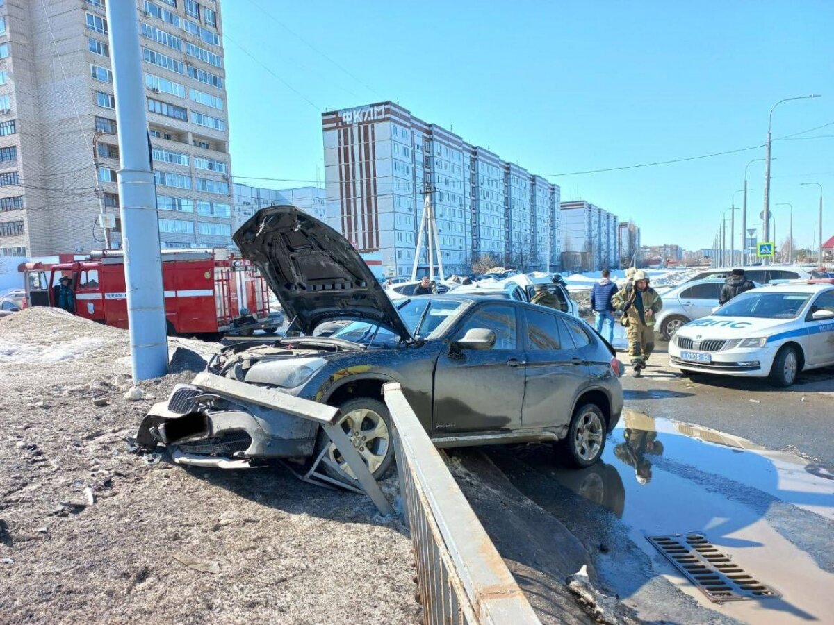    В Балаково столкнулись две иномарки под управлением женщинНовости Саратова и области – Сетевое издание «Репортер64»