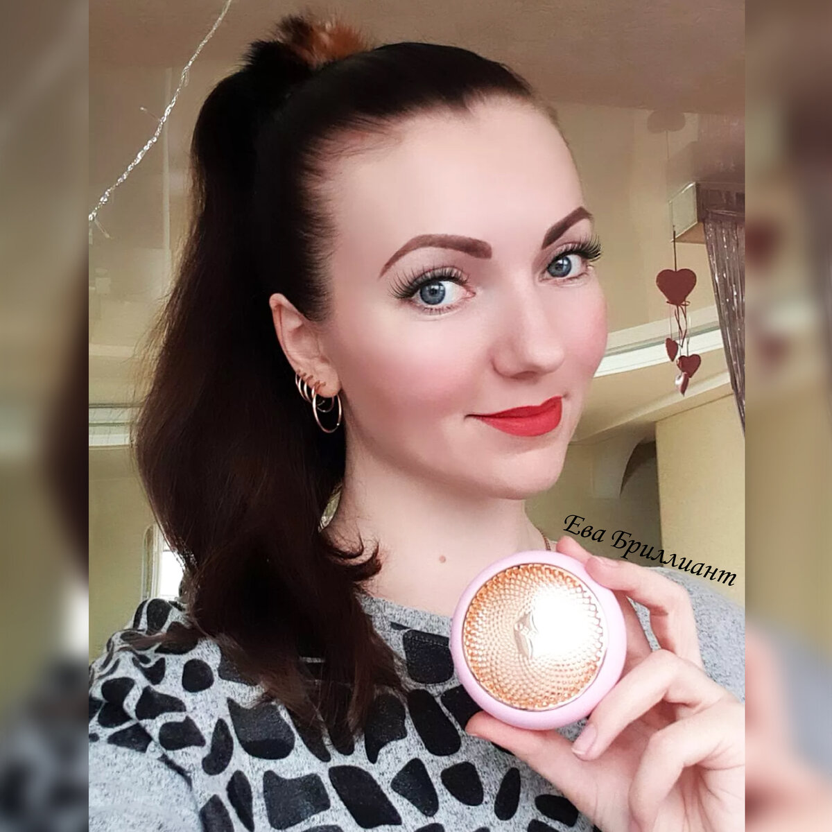 сделала такую фотку, что бы наглядно было понимание о габаритах девайса :)