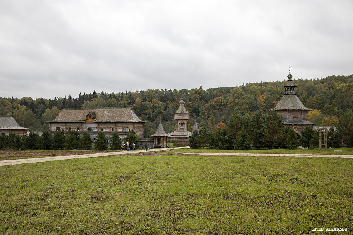 01 Самый большой и наиболее известный водопад Подмосковья, его высота почти 20 метров. Он стекает каскадами по обрыву Вондиги.