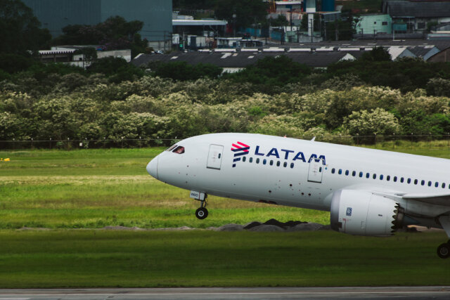 Самолет Latam Airlines