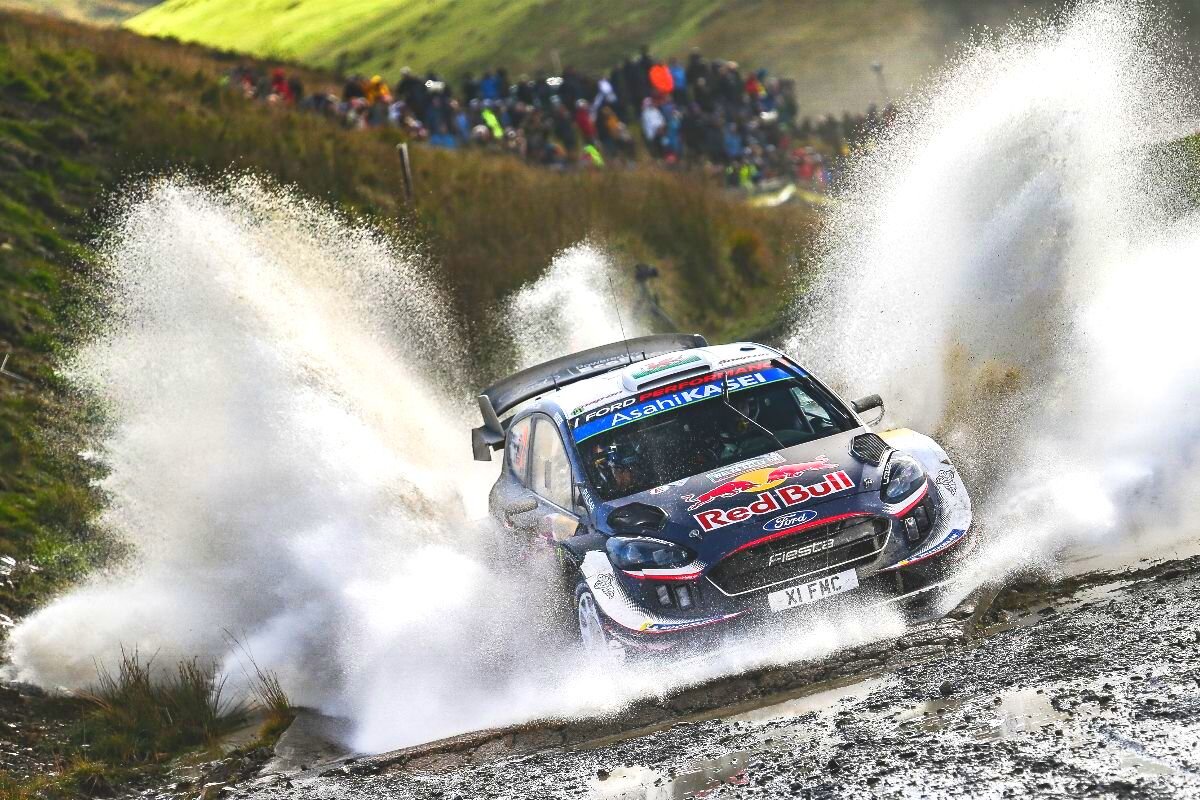 Ралли — вид автогонок, проходящих на открытых или закрытых трассах на модифицированных или специально построенных автомобилях. Этот вид гонок отличается тем, что заезды главным образом прокладываются по автомобильным дорогам общего пользования, в формате «из пункта A в пункт B» с прохождением контрольных точек. Пилоты едут на максимальной скорости только на специально перекрытых скоростных участках. А от одного спецучастка до другого раллисты передвигаются, соблюдая все правила дорожного движения и за строго определенный временной норматив. 
С дореволюционного времени и до последних десятилетий XX века в Российской империи и СССР это понятие предпочитали выражать русским словом «автопробег»