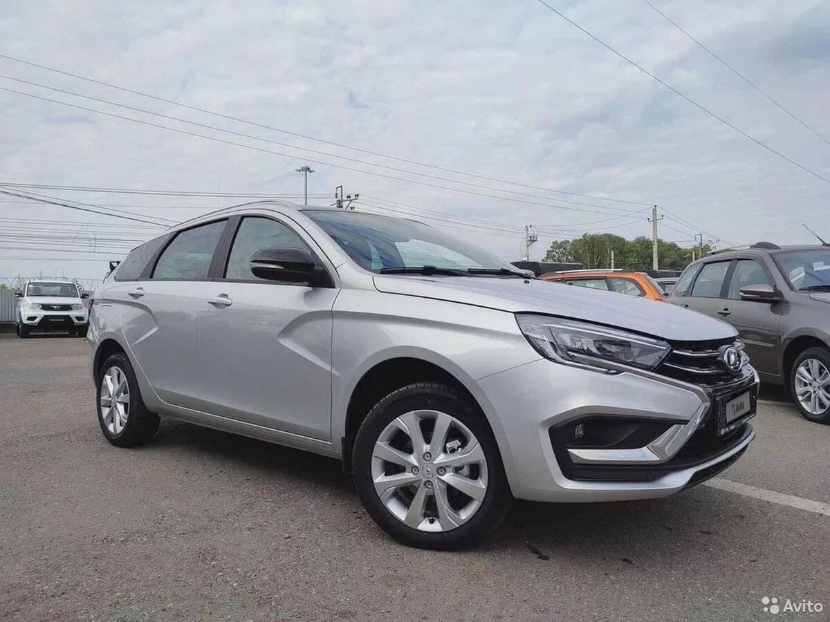 Универсал в серебристом цвете меньше всего отличается от предыдущей модели