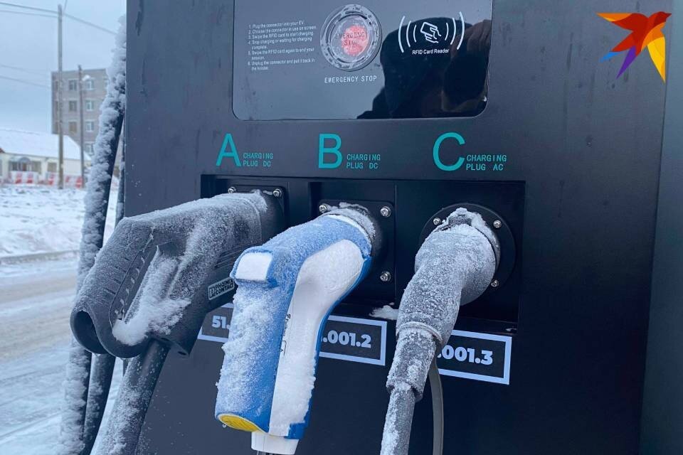     Рядом с Печенгой появилась заправка для электрокаров. Мария ПАШЕНКОВА