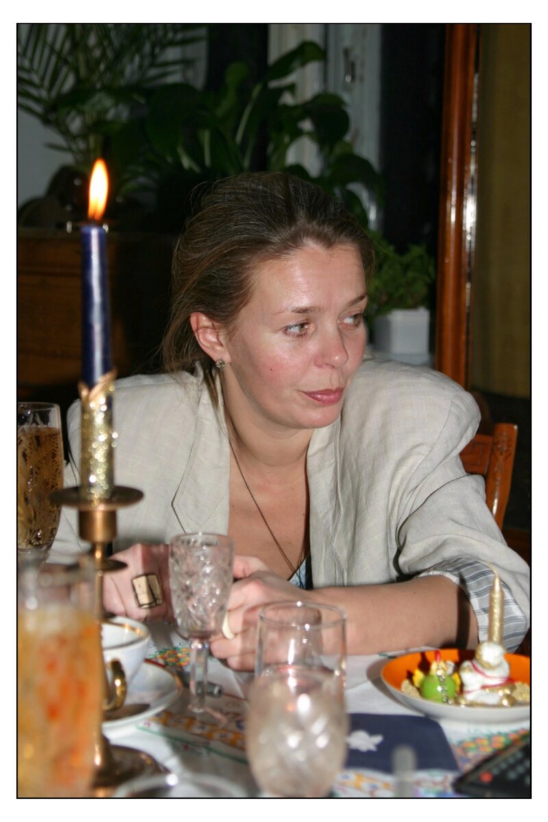 Машенька, встреча нового 2005 года; родительская квартира.