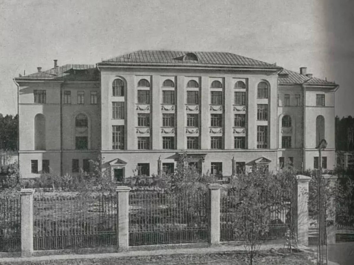 Нижняя Первомайская улица, 52. Школа №447 после постройки. Вид с севера. 