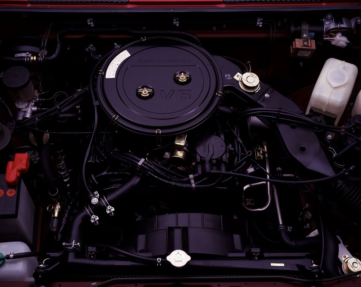 Под капотом Nissan Terrano V6 R3M 2-door (WHYD21), 1986–89. Фото: nissan-global.com / autowp.ru