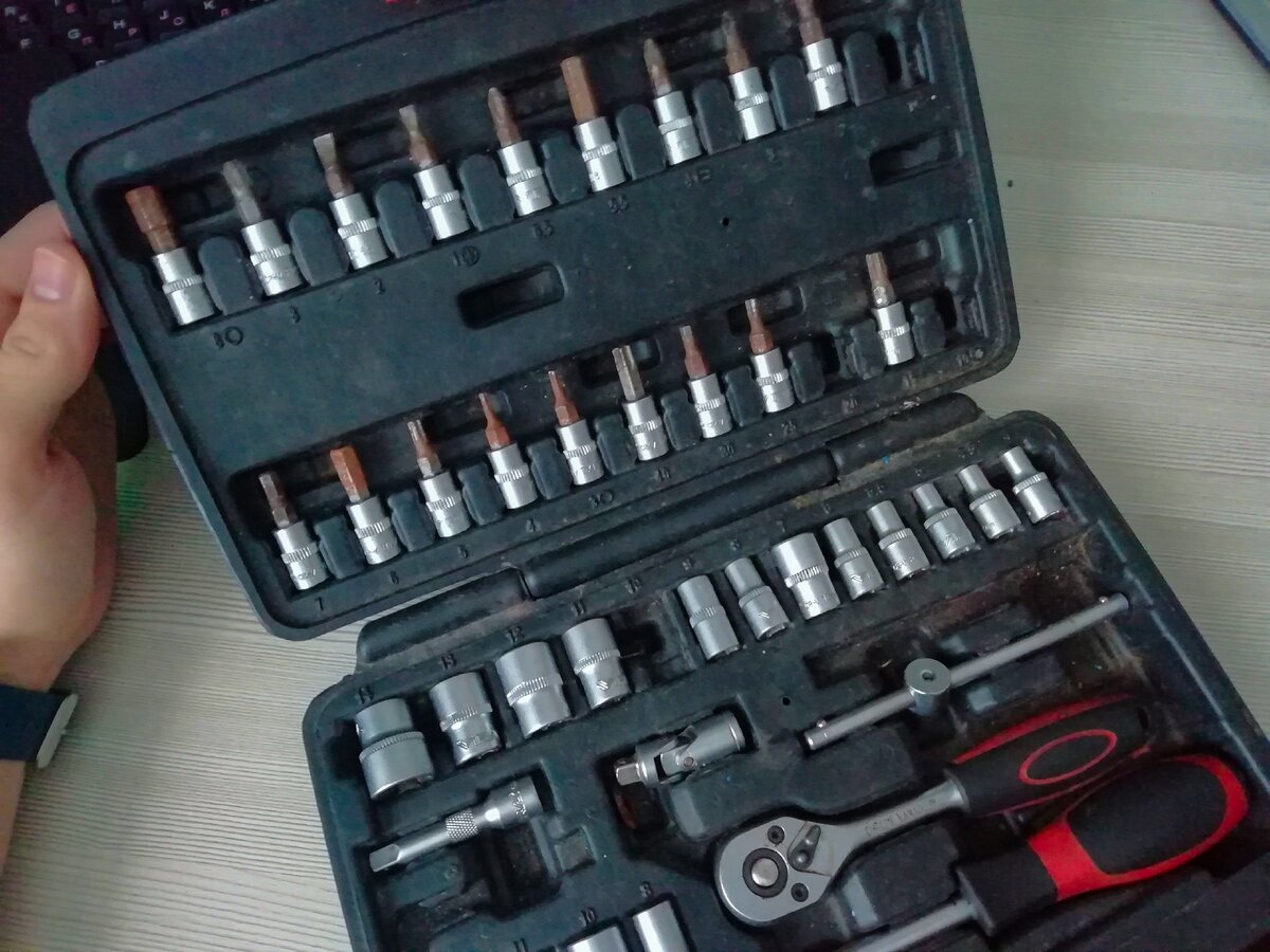 2 верхних ряда бит порыжели от влаги