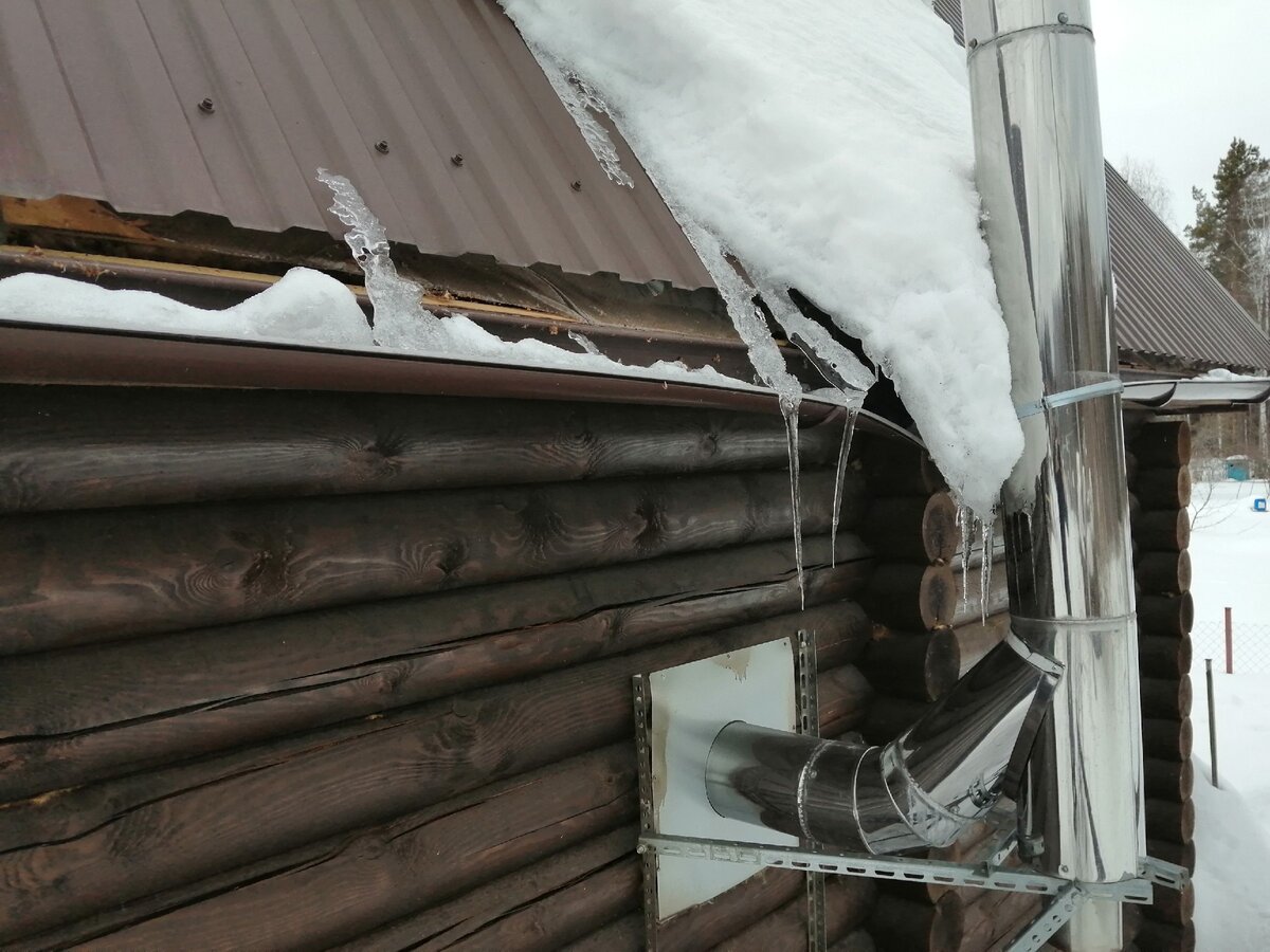 Пластиковый водосток живет 3 года: показываю ошибки установки | Даня на  даче: строю и показываю! | Дзен