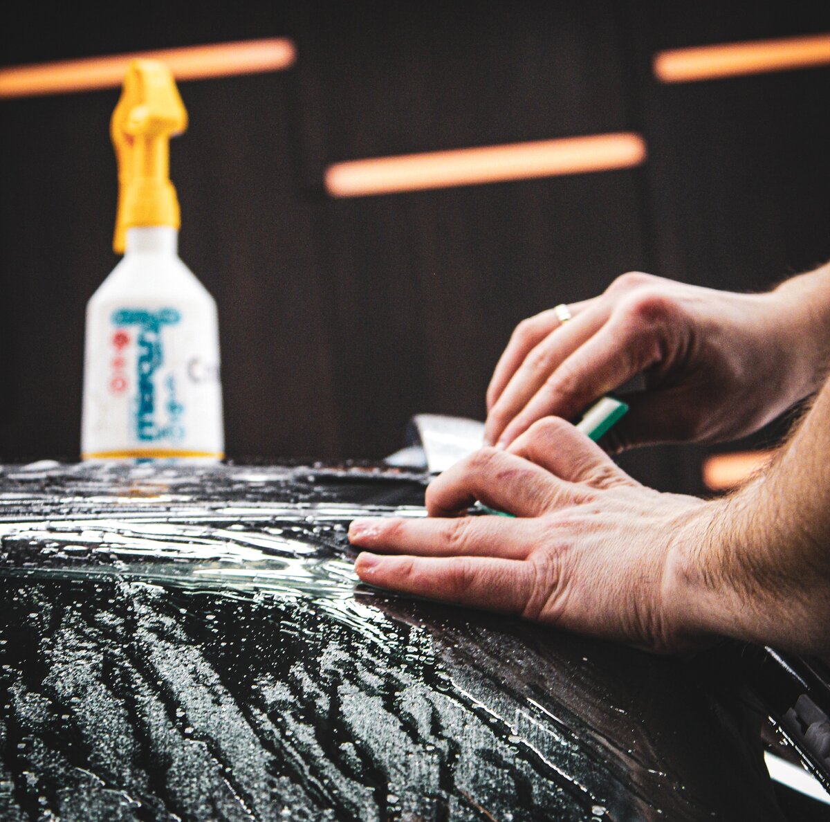 Нанесение антигравийной плёнки на кузов авто