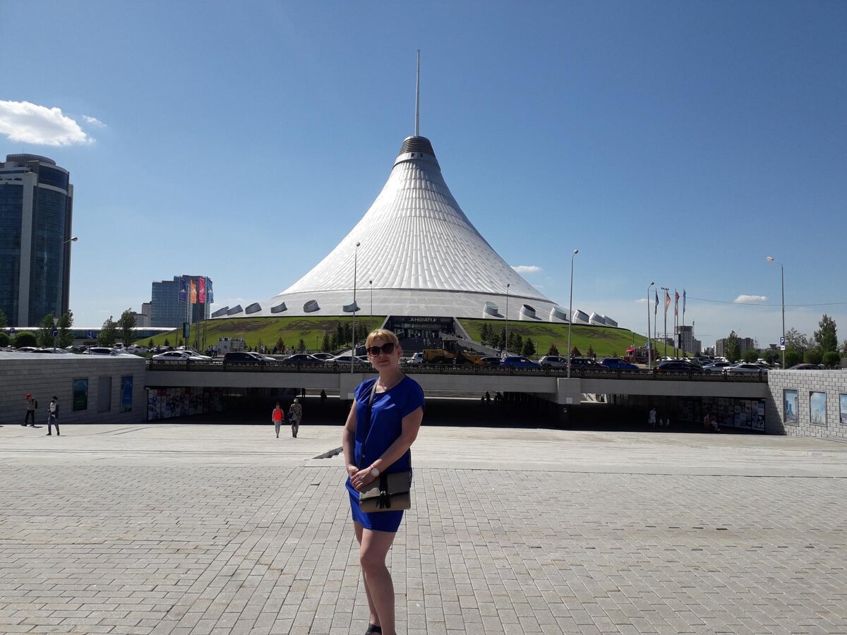 Хан -  шатыр,крупный торговый центр Казахстана.