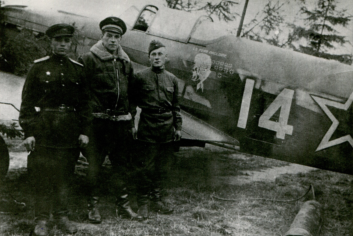 Летчики нормандия неман. Французские лётчики нормандия неман. Французские лётчики нормандия неман. Нормандия неман это. Летчики эскадрильи нормандия неман.