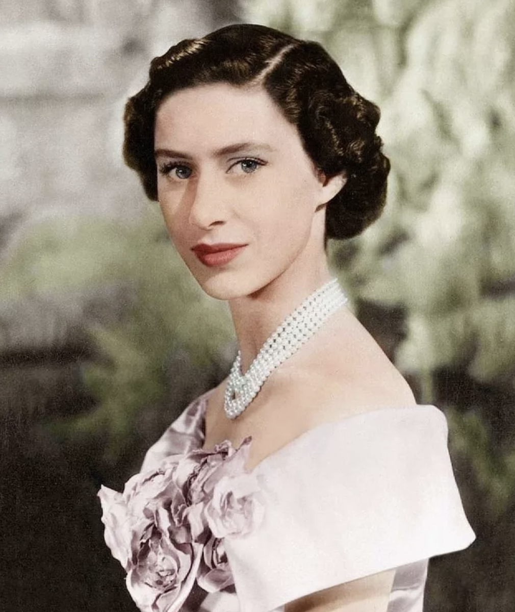 Первая красавица Великобритании - принцесса Маргарет, настоящая "английская роза".