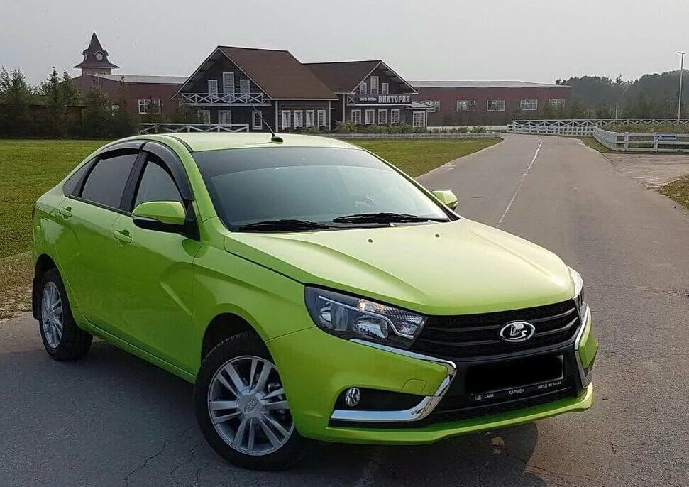 В такой цвет Весты больше не красят, потому что спрос был мизерный, такие машины продавались только с большими скидками.