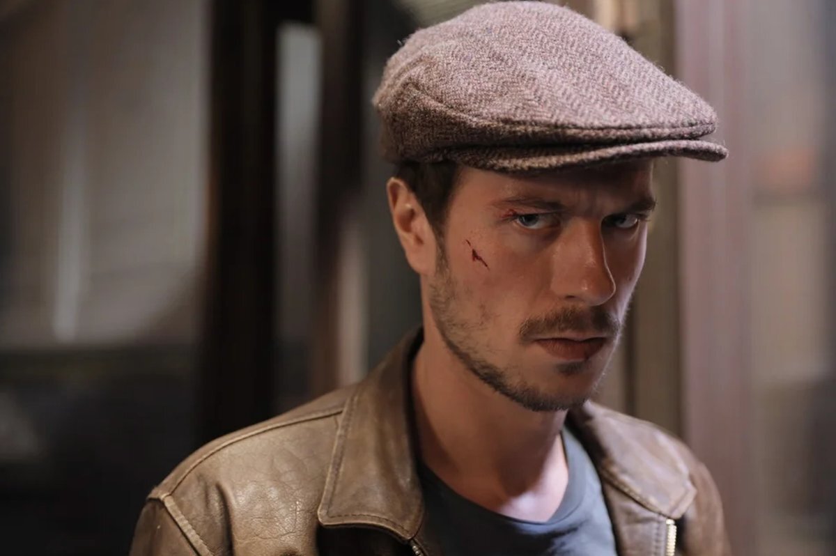 Тихон Жизневский в роли супергероя, майора петербургской полиции Игоря Грома