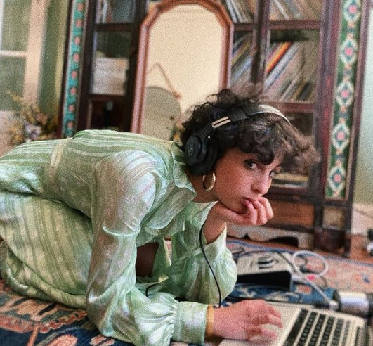 Барбара сама пишет песни (листайте дальше)