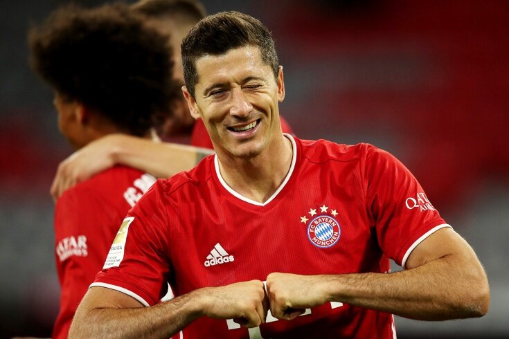 Ро́берт Левандо́вский — польский футболист, нападающий немецкого клуба «Бавария» и капитан национальной сборной Польши. Считается одним из лучших нападающих в мире. Кавалер Командорского креста ордена Возрождения Польши.

