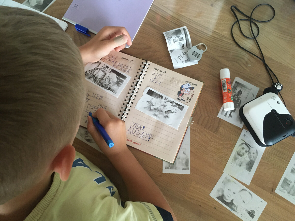 Их можно дарить, вклеивать в журналы, записные книжки или делать собственные фотоальбомы.