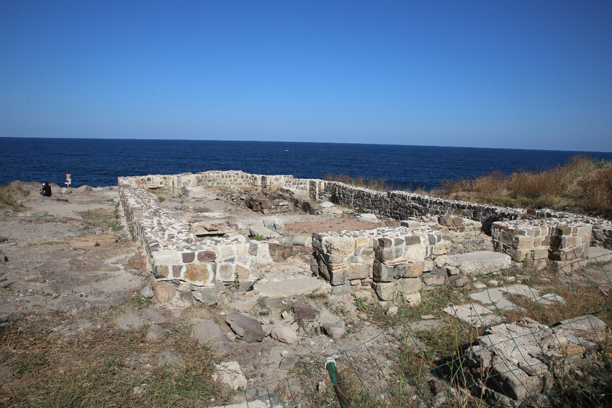 Руины древнегреческого храма в Созополе. Фото: Алексей Марчуков.