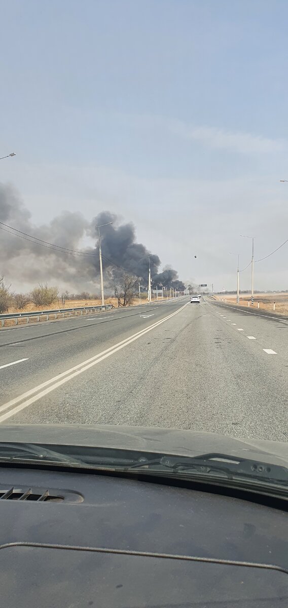 Такую картину можно увидеть каждую весну. Горит камыш. Причем весь, что есть в области. Масштабы всего этого процесса огромны. То, что на фото лишь капля в море.