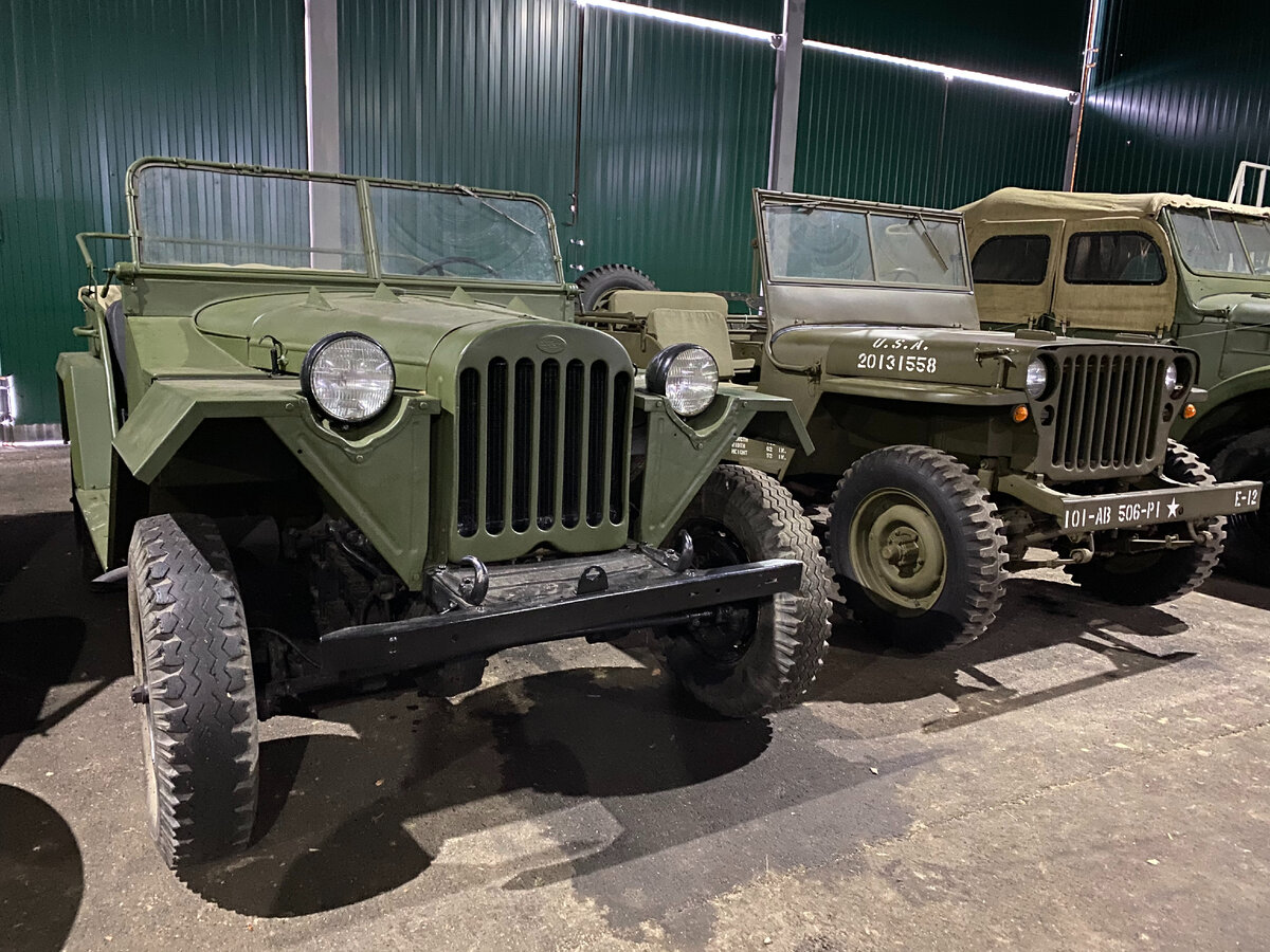 ГАЗ-67Б 1943г слева, и Джип Виллис справа 1936г