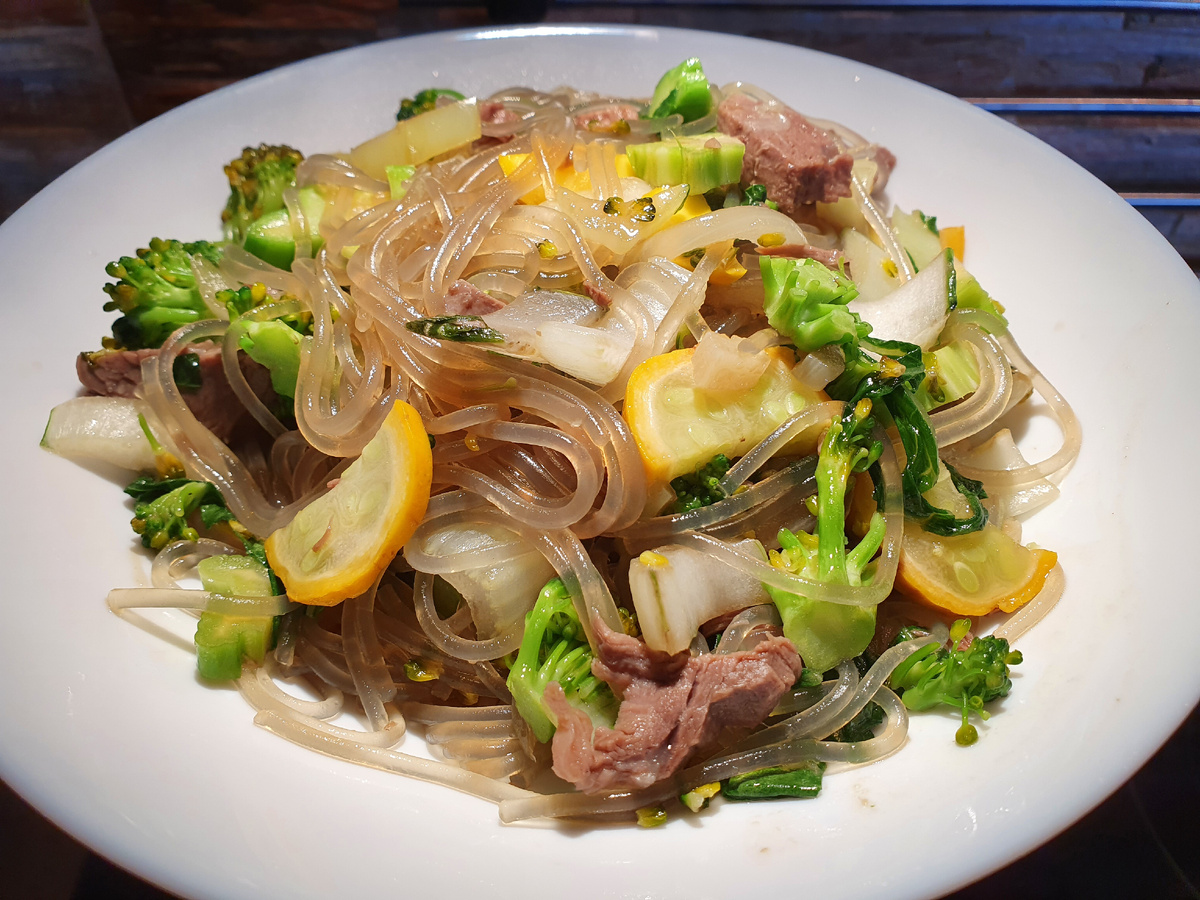 Ужин в тарелке сына