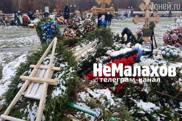    Могила Бориса Моисеева Социальные сети