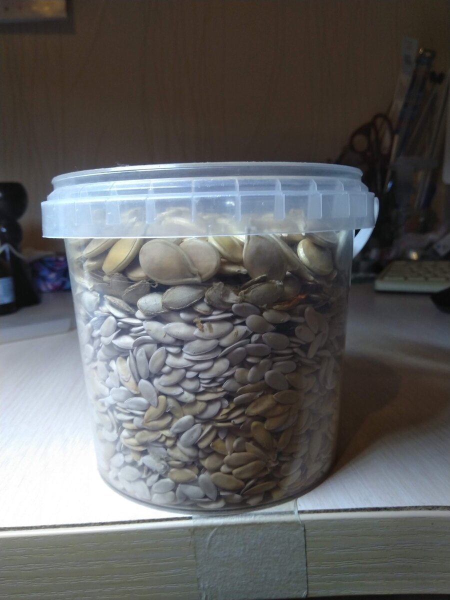 Немного всяких семечек накопила разнообразить меню.