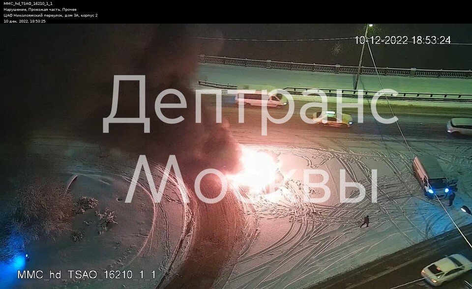     Грузовик загорелся на Николоямской набережной в Москве  Департамент транспорта Москвы