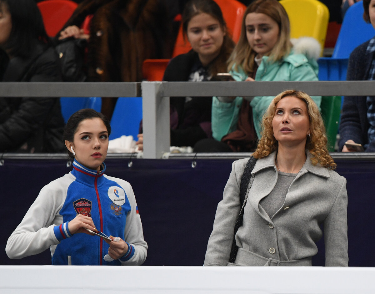 Евгения Медведева и Этери Тутберидзе. Фото Александр Федоров, «СЭ»