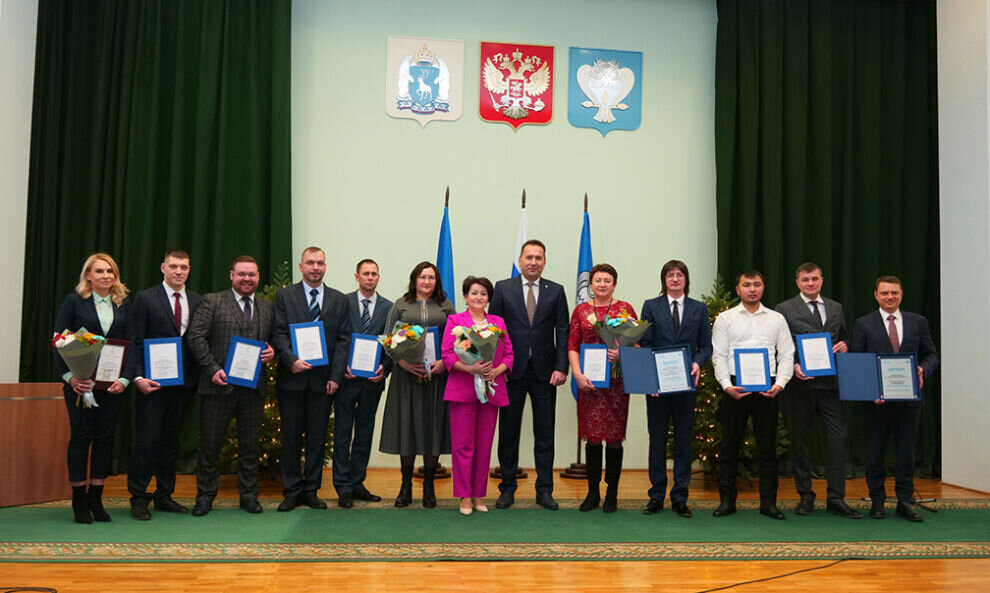    В Новом Уренгое вручили награды и присвоили высокие звания 70 горожанам