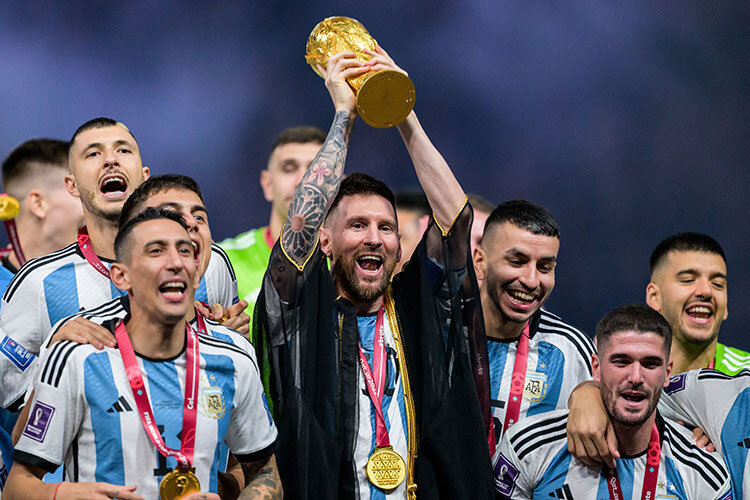   «Золото» чемпионата мира — личный успех Лео Месси. Капитан Аргентины не просто был лидером, но внес ключевой вклад в победу. Он стал первым футболистом в истории, забившим на каждой стадии в рамках одного чемпионата мира Фото: © Joel Marklund / Keystone Press Agency / www.globallookpress.com