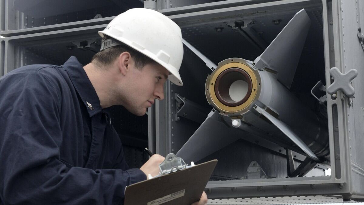    Американская ракета RIM-7 Sea Sparrow© Public Domain/U.S. Navy Photo by Mass Communication Specialist 3rd Class Mark Hays