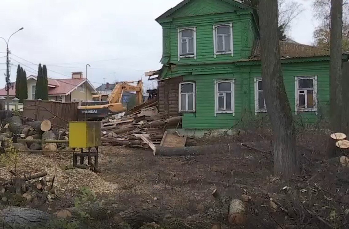 21 октября 2022 г. Снос дома 22/2 по ул. Чайковского  Фото из открытых источников.