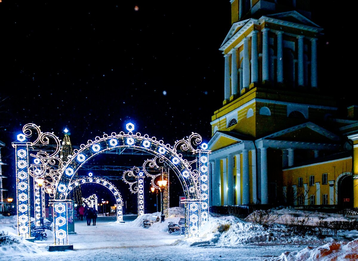 Украшения пермь. Новогодняя Пермь. Пермь зимой. Ледовый городок Пермь 2023. Улицы Перми зимой.