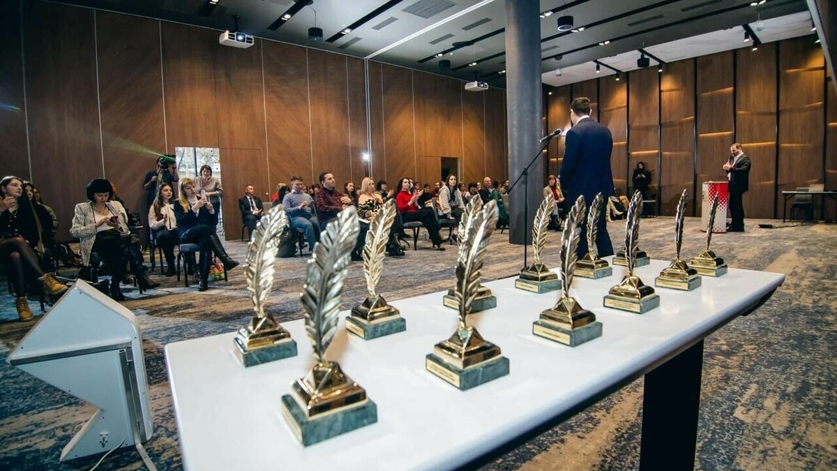     Закончился сбор заявок на медиапремию «Искра Юга — 2022». В этом году в конкурсе участвуют 126 редакций юга России, от которых поступило свыше 600 работ. Победители получат не только статуэтки и дипломы, но и деньги, а также ценные призы от партнёров мероприятия.