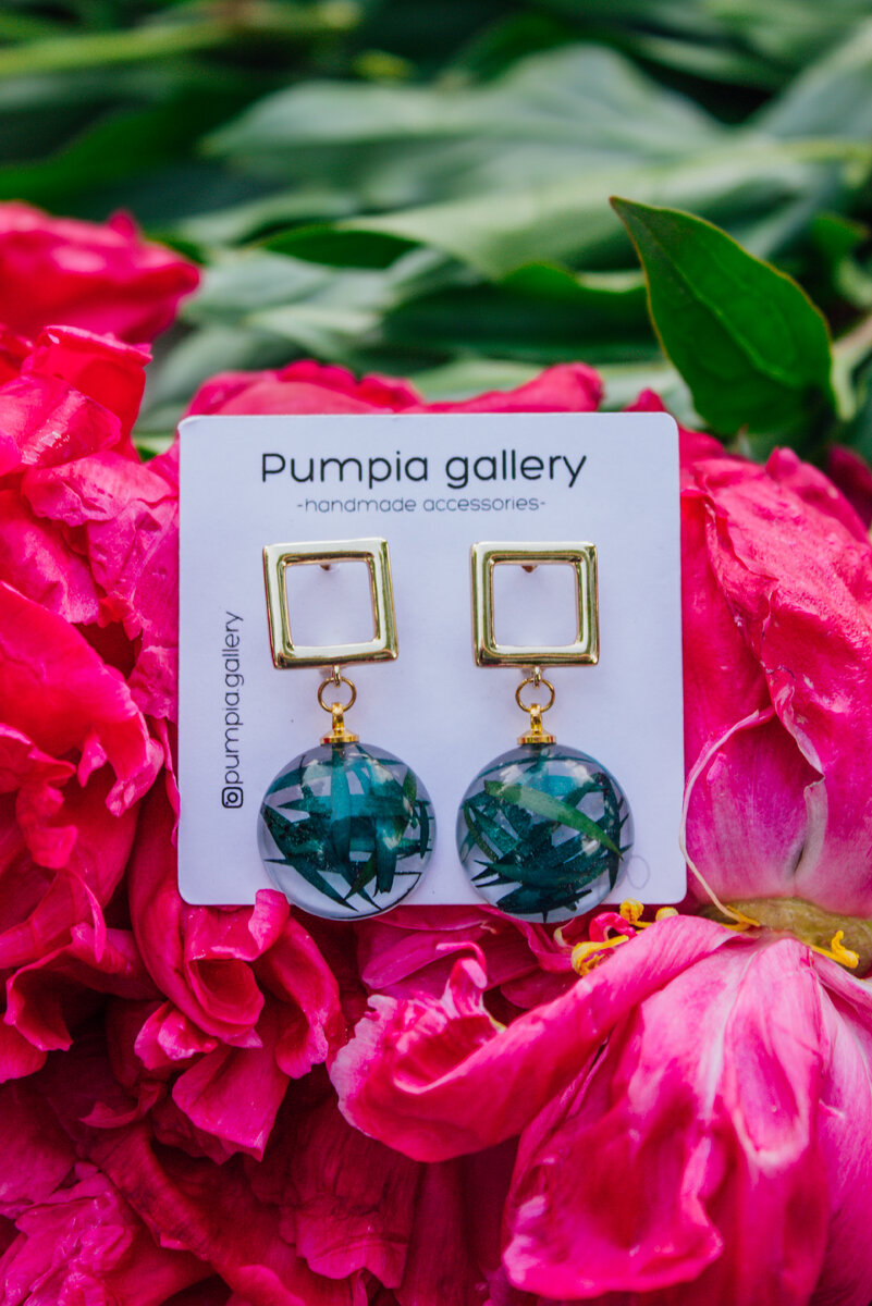 Серьги Pumpia с лепестками чайного дерева